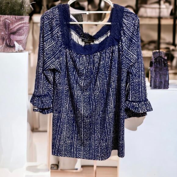 ROBERT Louis Blue and White Boho Bell Sleeve Top Size Medium - Picture 9 of 9